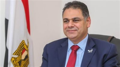 مساعد وزير السياحة والآثار يعقد اجتماعا لرفع الوعى السياحى