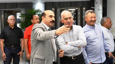 محافظ أسوان: مشروع موقف سيارات النقل الثقيل بوادي كركر يستهدف القضاء على المواقف العشوائية