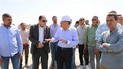 بتكلفة 290 مليون جنيه.. محافظ المنيا يتابع أعمال إنشاء كوبري ملوي العلوي