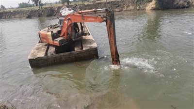 لخدمة زمام 140 ألف فدان بمياه الري..تطهير وتكريك ترعة بحر فاقوس 