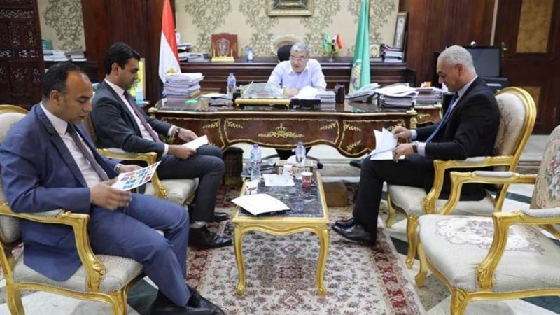 محافظ المنيا يستقبل