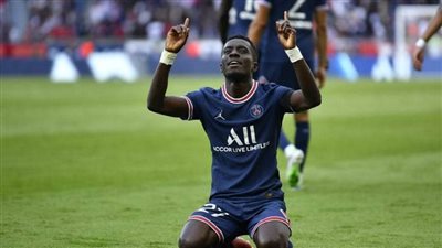 الاتحاد الفرنسي يستدعي السنغالي إدريسا غاي للتحقيق بسبب المثليين