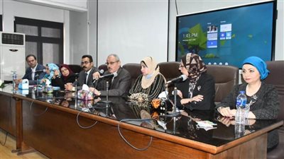 رئيس جامعة قناة السويس يدير لقاءً حواريًا مفتوحًا مع أعضاء هيئة التدريس بتجارة القناة