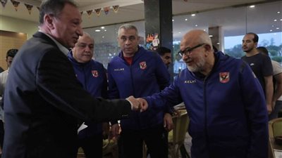 بحضور الخطيب.. مجلس إدارة الأهلي يستقبل فريق الطائرة بمطار القاهرة