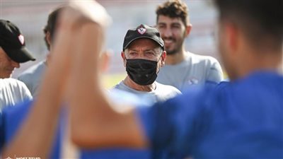 فيريرا يعقد جلسة مع لاعبي الزمالك 