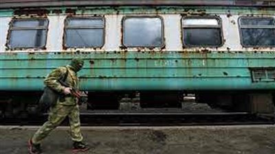 مسؤولون أوكرانيون يقدمون روايات متضاربة عن هجوم على قطار روسي