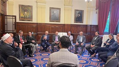 مفتي الجمهورية للجالية المصرية ببريطانيا: العالم أجمع في حاجة للمنهج المصري الوسطي