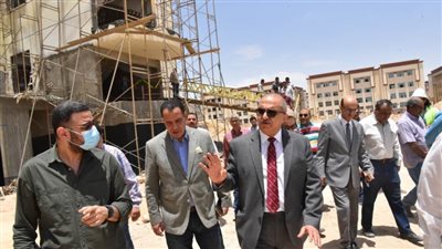 رئيس جامعة أسيوط يشيد بإنجاز العمل بمقر كلية التربية للطفولة المبكرة بأسيوط الجديدة استعداداَ لبدء الدراسة العام المقبل