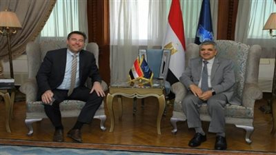 رئيس هيئة قناة السويس يبحث سبل التعاون المشترك مع إحدى المنظمات العالمية
