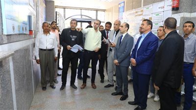 نائب محافظ سوهاج يتفقد المراكز التكنولوجية لخدمة المواطنين بمركزي 