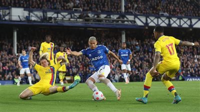 إيفرتون يهرب من مراكز الهبوط بريمونتادا مجنونة أمام كريستال بالاس