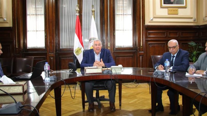 وزير الزراعة خلال