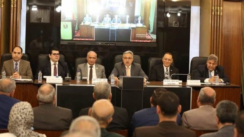 محافظ الشرقية خلال