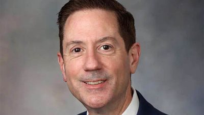 طبيب يكشف تأثر نصف سكان العالم نفسيا .. تعرف على السبب 