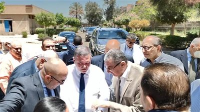 وزير قطاع الأعمال يتفقد مواقع تطوير مجمع حلوان للغزل والنسيج
