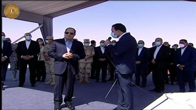 بالفيديو.. الرئيس عبد الفتاح السيسي يتفقد مشروع مستقبل مصر للإنتاج الزراعي