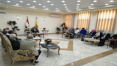 محافظ شمال سيناء يؤكد على مخاطبة وزارة النقل بخصوص طريق العريش القنطرة 