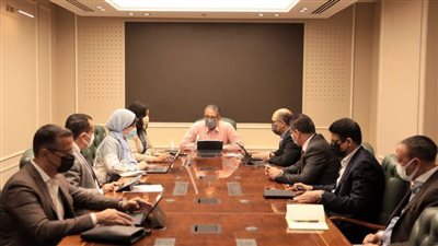 العناني يجتمع لمناقشة الحملات التسويقية مع الشركات المنظمة للسياحة