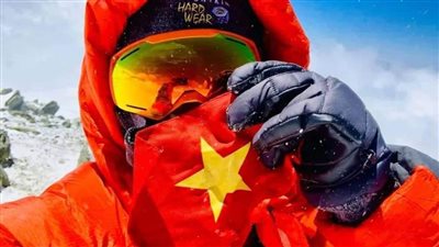 أول امرأة فيتنامية تتسلق قمة إيفرست.. قضت ساعة واحدة على