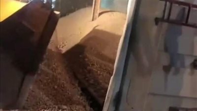 انقلاب سيارة محملة بالحجارة على أخرى نقل دون خسائر بشرية بطوخ