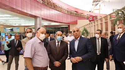 وزير الطيران يتفقد مطار شرم الشيخ.. ويوجه بتقديم كافة التسهيلات لضيوف مصر