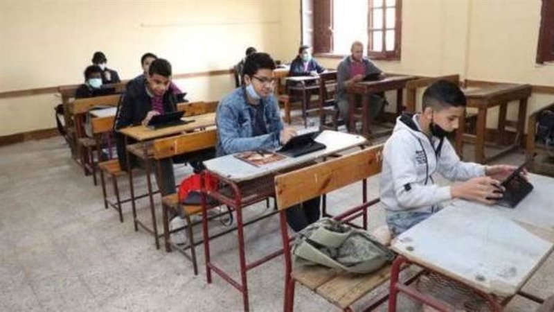 طلاب الأول الثانوي