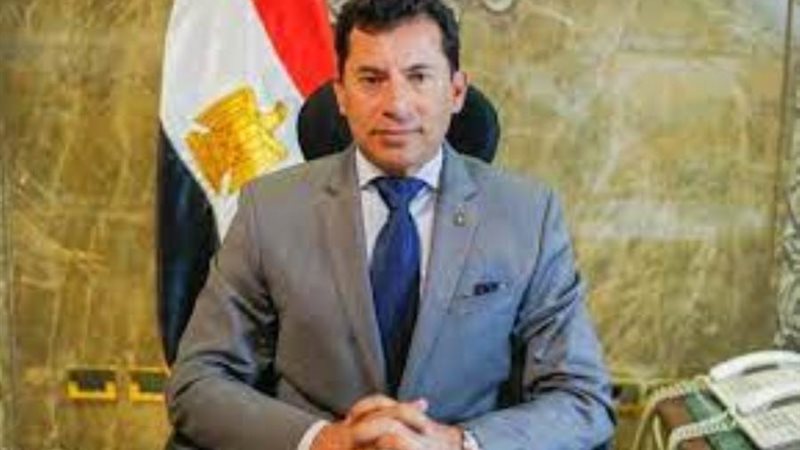 الوزير أشرف صبحي