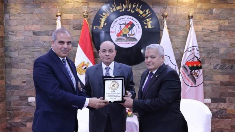 تكريم رئيس جامعة