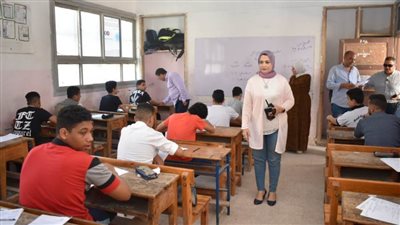 وكيلة وزارة التعليم بالإسكندرية تتابع سير امتحانات الشهادة الإعدادية