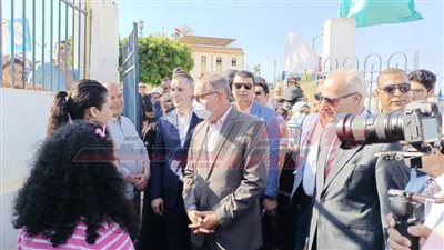 محافظ كفر الشيخ يلتقي لاعبات كرة السرعة ويطمئن عليهن