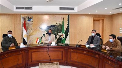 محافظ الفيوم يستعرض آليات التصدي لمخالفات المتغيرات المكانية