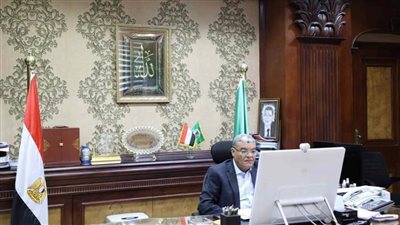 محافظ المنيا يشارك في اجتماع وزير التنمية المحلية لمتابعة توريد القمح