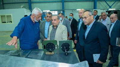 وزير الإنتاج الحربى يتفقد مشروع إعادة التمركز بشركة هليوبوليس 