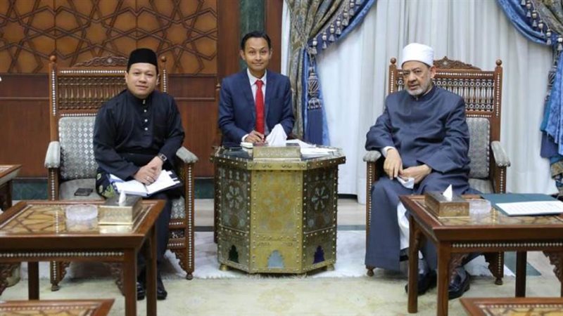 شيخ والسفير الماليزي