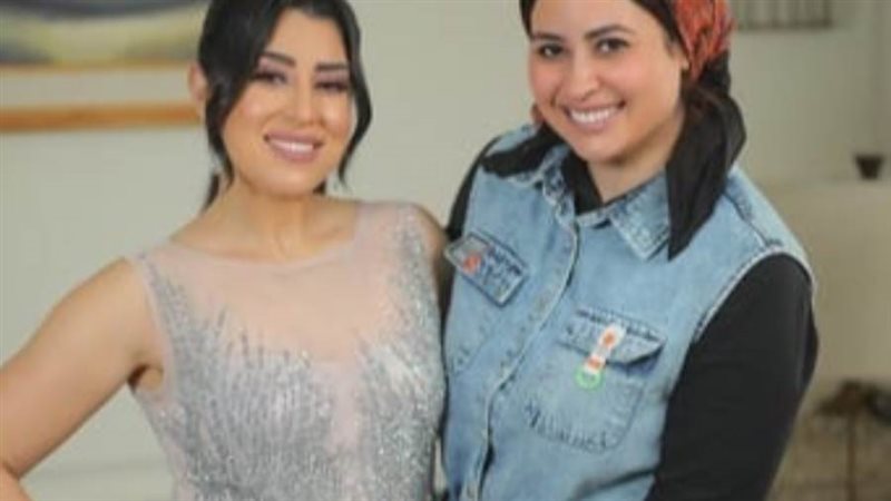 آيتن عامر ومصممة