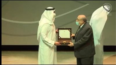 مدير مكتبة الإسكندرية يتسلم جائزة الشيخ زايد بالإمارات 
