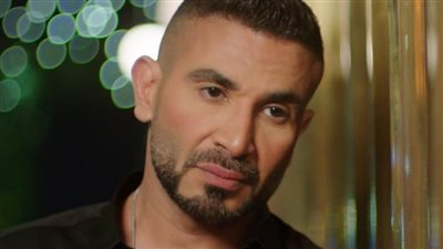 أحمد سعد يؤدي العمرة.. والتاتو يلفت الأنظار