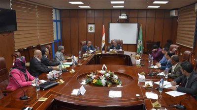 محافظ المنيا يوجه بدراسة موقف عمارات الإيواء بحي أبو هلال وإنشاء مطبات صناعية بمدخل مركز العدوة