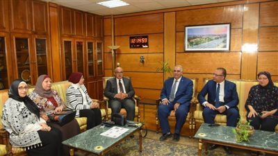  رئيس جامعة أسيوط يستقبل أعضاء لجنة قطاع طب الأسنان بالمجلس الأعلى للجامعات 