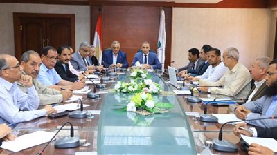 محافظ سوهاج ومدير الأمن يبحثان موقف توريد محصول القمح بالصوامع والشون 