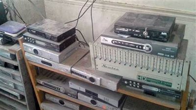 ضبط 3 شبكات بث لاسلكي لفك شفرات القنوات الفضائية بدون ترخيص بالشرقية