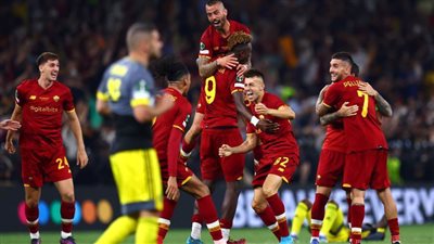 «مورينيو» يقود روما للفوز على فينورد والتتويج بدوري المؤتمر الأوروبي