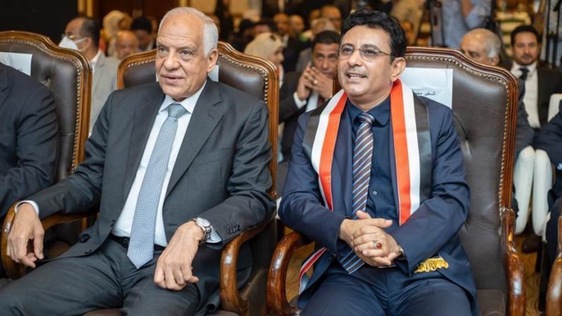 السفير اليمني اثناء