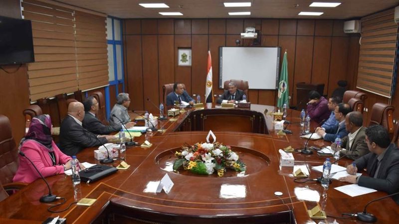 الاجتماع الدوري لمحافظ