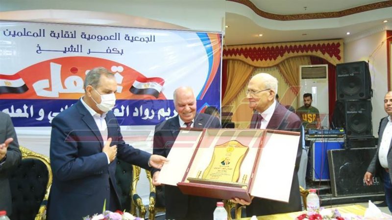 خلال التكريم