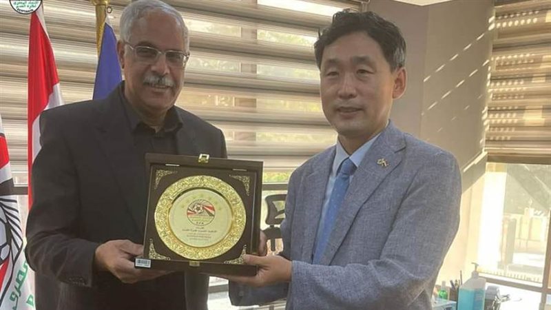 جمال علام مع القنصل