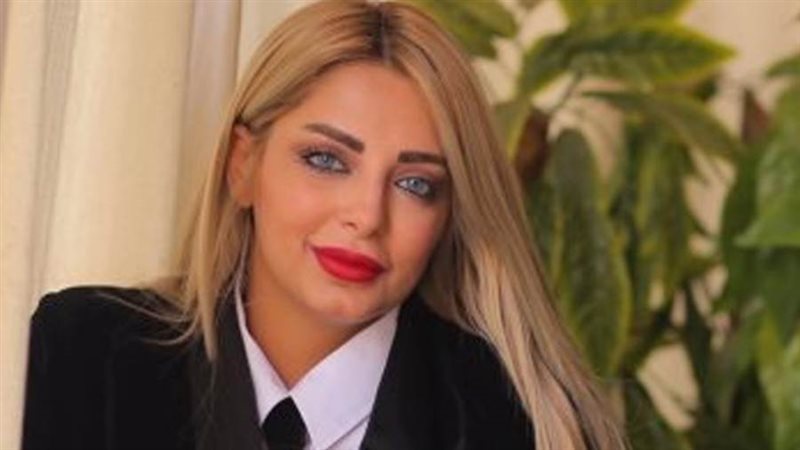 المذيعة مي حلمي