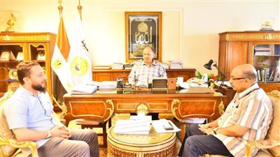 محافظ أسيوط يعلن دعمه الكامل لحملة 