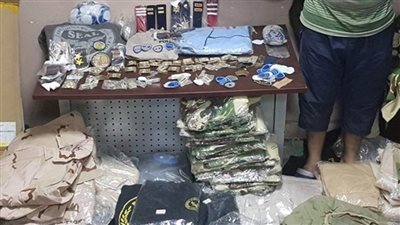 ضبط كمية من المستلزمات العسكرية والشرطية داخل مصنع 