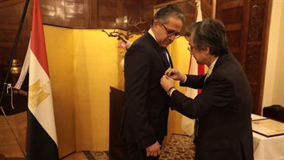 اليابان تمنح وزير السياحة والآثار وسام الشمس المشرقة